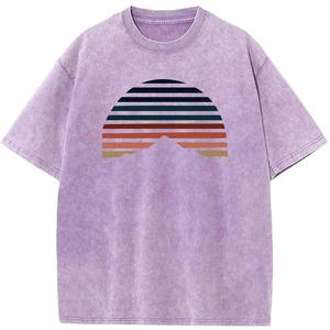 T-shirt pour homme à manches courtes d'inspiration rétro, imprimé géométrique avec motif coucher de soleil et montagne, t-shirt en coton lavé - Product Image 4