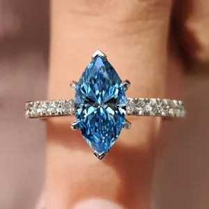 Anillo de Diamantes Azules con Corte Marquesa en Oro Blanco con Diamantes Pavé Laterales, Anillo de Compromiso de Lujo para Mujer, Anillo de Promesa - Product Image 1