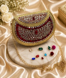 Sacs et pochettes élégants plaqués or, faits à la main avec des travaux Kundan, pour les mariages, les fêtes et les occasions festives - F S International - Product Image 2