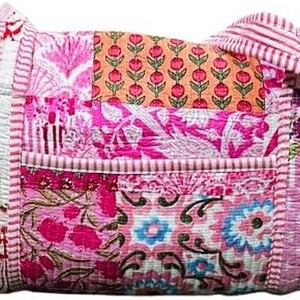 Handmade Pink Floral <b>Patchwork</b> Duffel <b>Bag</b> With Zipper Closure Multi-Functional Travel For Women Casual Style Textile Material - Product Image 4