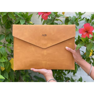 Housse d'ordinateur portable en cuir véritable faite à la main Al-Amir, étui de protection RFID personnalisé avec logo monogramme, style enveloppe - Product Image 6