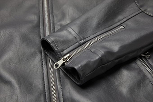 Blouson moto homme gris en cuir PU, col montant, fermeture éclair, coupe ajustée, longueur standard, pour l'automne - Product Image 5