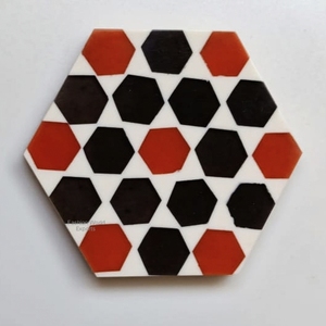Sous-verres incrustés en résine phosphorescente Hexa Sous-verres uniques faits à la main avec effets lumineux Décoration et accessoires Tapis et coussinets - Product Image 1