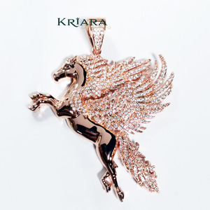 Colgante de Pegaso en Plata 925 con Oro Rosa, Alas y Cola con Diamantes Cultivados en Laboratorio, Amuleto de Lujo para Regalo Unisex - Product Image 1