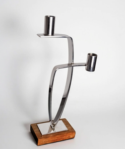 Candelabro Escultural Moderno de Doble Cono con Marco de Metal Cromado y Base de Madera para Decoración de Mesa - Product Image 3
