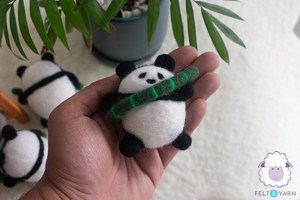 Panda de Fieltro y Lana con Adorno de Bambú, Juguete Educativo de Simulación, Colección de Animales Adorables para Niños - Product Image 2