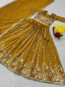 LAHENGA CHOLI DUPATTA EN SOIE VICHITRA PURE AVEC BRODERIE À LA PAILLETTES - Product Image 6
