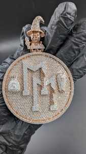 Colgante de plata de ley 925 con letra inicial personalizada en disco, estilo Joker Hip Hop, chapado en rodio y moissanita. - Product Image 3