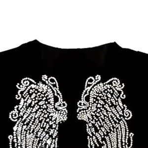 T-shirt graphique personnalisé pour femme, style streetwear, avec ailes d'ange en strass, épaules dénudées, manches courtes, en coton, coupe classique, écologique et respirant - Product Image 4