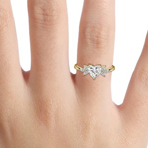 Anillo de Compromiso Floral con Diamante Cultivado en Laboratorio de 2 Quilates con Corte Corazón, Oro Amarillo de 14K, Venta al por Mayor - Product Image 6