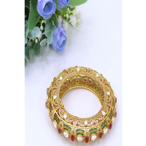 Bracelets de mode en laiton plaqué or de qualité supérieure avec pierres en moissanite, parfaits pour les mariages, collection pour femmes - Product Image 1