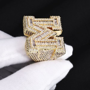 Anillo Fino Certificado IGI con Corte Baguette, Diamante Moissanita VVS, Chapado en Oro, Letra M, Estilo Hip Hop con Engaste Pavé - Product Image 1