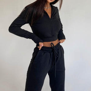 Conjunto Deportivo de Dos Piezas Personalizado para Mujer, Conjunto de Sudadera con Top Corto para Mujer - Product Image 2