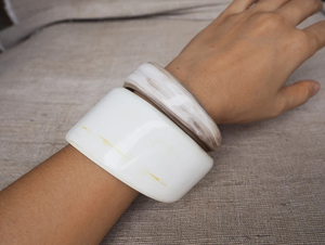 Brazalete Moderno Hecho a Mano con Cuerno de Búfalo, Ecológico y Natural, Diseño Espiral Grueso de Serpiente por decor world expo - Product Image 3