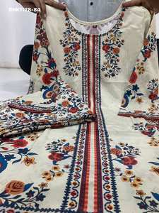 Conjunto de top y pantalón de crepé con estampado digital y pedrería, ideal para fiestas, de proveedor de Surat. - Product Image 3