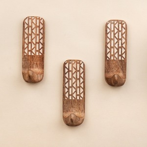 Perchas de Madera Europeas de Diseño, Personalizables con Marca, Perchas de Ropa Premium para Hotel, Superficie Lisa y Brillante, Gancho Cromado - Product Image 3
