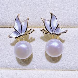 Pendientes de Perlas Naturales de Agua Dulce de Zhuji, Diseño de Mariposa Escarchada con Baño de Oro de 14K, Estilo Elegante para el Día a Día - Product Image 4