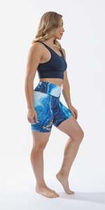 Shorts de sport pour femmes à taille basse, imprimé floral bleu, en tricot extensible, respirant, taille élastique, coupe régulière, séchage rapide, avec cordon de serrage - Product Image 5