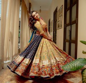 Lehenga Choli en coton épais brodé jaune, imprimé numérique, longueur ras du sol, séchage rapide, tenue de soirée pour femme pour mariage et Navratri - Product Image 3