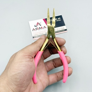 Pinza Profesional para Extensiones de Cabello de Acero Inoxidable de Grado Quirúrgico con Superficie Plana y Mango Dorado y Rosa con Etiqueta Privada - Product Image 4