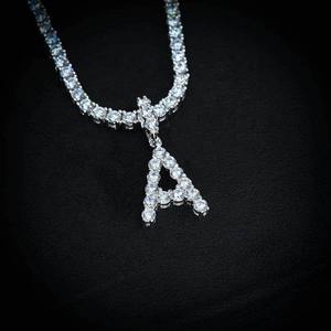 Pendentif lettre A plaqué argent avec cristaux de strass ronds taille brillant sertis à griffes, breloque en alliage, style hip-hop unisexe, cadeau - Product Image 1