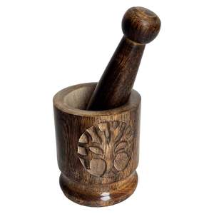 Mortero y pilón de madera para triturar ajo, hierbas, especias y semillas, ideal para preparar recetas saludables en la cocina del hogar. - Product Image 1