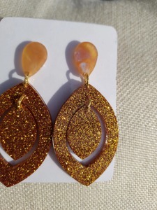 Boucles d'oreilles en résine pour vendeurs en ligne, qualité e-commerce, finition lisse, prix d'usine en gros - Product Image 5