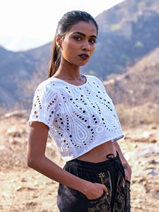 Blusa Corta Blanca de Algodón Schiffli Bordada para Mujer, Estilo Boho, Verano, con Ojales, Tejido de Algodón Transpirable de Primera Calidad, Blusa Ligera - Product Image 3