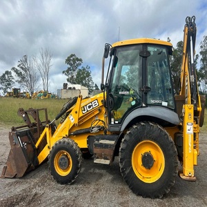 Chargeuse JCB 3CX avec une construction robuste, un système de contrôle fluide et une large gamme d'accessoires pour une utilisation en construction - Product Image 3