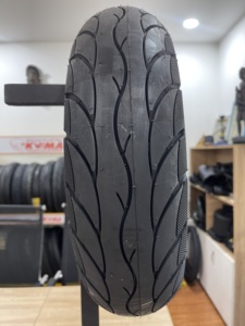 Pneu tubeless en caoutchouc naturel KUMA K201 fabriqué au Vietnam, neuf, 110/70-12, 3.00-17 TL, pneu de scooter de haute qualité fabriqué au Vietnam, 20 000 km - Product Image 2