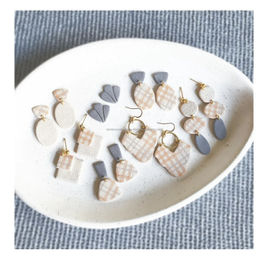 2025 nueva llegada redondo de madera azul resina dos tonos geométricos Boho pendientes para mujeres niñas pendientes colgantes llamativos - Product Image 2