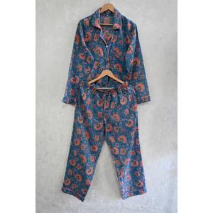 Ensemble de pyjama en coton à imprimé floral fait main pour femmes, coupe décontractée, ensemble de vêtements de détente et de nuit - Product Image 3