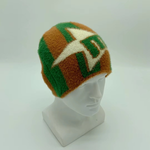 Bonnet en mohair personnalisé OEM avec votre propre logo, motif jacquard Y2K, chaud, fourré et duveteux, idéal pour l'hiver - Product Image 4
