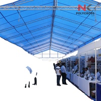 Bâche d'exposition tissée haute résistance sur mesure pour stands et présentoirs, à usage polyvalent