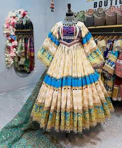Magnifique robe afghane vintage en mousseline de soie à manches longues, ensemble ethnique avec broderie miroir et broderie fine, offrant un style élégant - Product Image 2