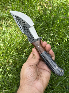 Cuchillo de Acero al Carbono Hecho a Mano, Grado Industrial, con Hoja Serrada, Mango de Madera Pakka, para Uso en Exteriores, EDC, de Lujo, con Punta Fija, OEM/OBM - Product Image 1