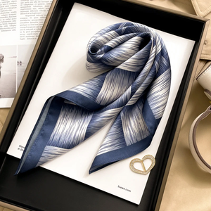 1 pièce Foulard carré en soie simulée à carreaux de 70 cm pour femme, style simple et frais, polyvalent pour la tête, les sacs et les vêtements - Product Image 6