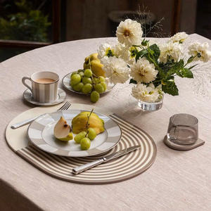 แผ่นรองจานทรงกลมลายสวยหรู ทำจากไม้เอ็มดีเอฟเคลือบเงา ดีไซน์เรียบง่าย แต่รายละเอียดเส้นสายสวยงาม ผลิตจากโรงงานในเวียดนาม รับผลิตแบบ OEM ODM - Product Image 6