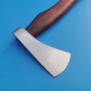 Hache forgée à la main en acier D2, outil de camping extérieur personnalisé de haute qualité avec tête d'hache en damas et manche en bois pour la coupe - Product Image 6