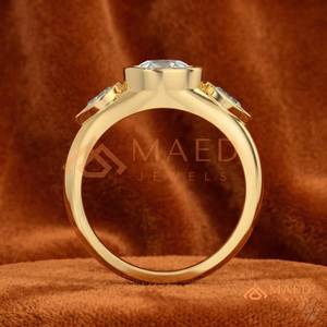 Anillo de Compromiso de Oro Amarillo de 14K con Moissanita Corte Pera y Tres Piedras, Joyería Nupcial de Lujo, Regalo de Tendencia en EE. UU. - Product Image 2
