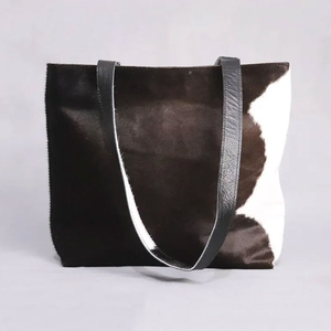 Sac fourre-tout élégant, spacieux et durable avec options personnalisables en cuir de vachette à poils longs style western – Classique pour femme - Product Image 4
