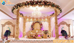 Mandap de Madera con Tema de Boda Antigua, Mandap de Madera para Bodas Grandes y Elegantes, Mandap de Madera Majestuoso para Bodas Indias, Decoración de Mandap para Bodas en Canadá - Product Image 3