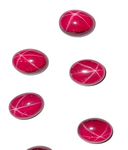 Rubis étoilé transparent ovale 13x18 mm 19,5 carats, cabochon poli créé en laboratoire avec effet étoile à 6 branches pour la fabrication de bijoux - Product Image 5