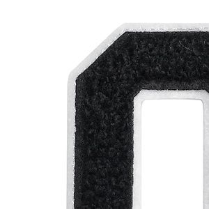 Patch thermocollant lettre O en chenille noire brodée avec fermeture auto-agrippante pour vêtements, chapeaux et sacs - Product Image 2