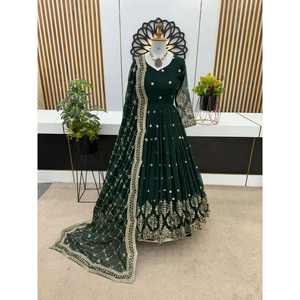 Robe de soirée en géorgette fantaisie avec broderie et sequins, avec dupatta vert - Product Image 1