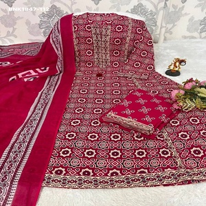 Proveedor de conjuntos de Kurti-Plazzo-Dupatta de algodón suave de primera calidad con bordado en el escote y estampado Ajrakh, de Surat. - Product Image 1