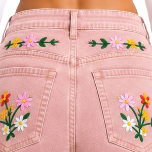 Shorts de Mezclilla de Cintura Alta para Mujer en Color Rosa Rubor con Bordado Floral Colorido, Shorts Casuales de Verano, Personalizados OEM ODM, a la Moda - Product Image 6