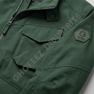 Veste de chasse tactique multifonctionnelle OEM en tissu Oxford imperméable avec des sacs de rangement de grande capacité et des passants pour équipement utilitaire - Product Image 5