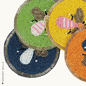 Sous-verres perlés artistiques avec motifs brodés complexes, accessoires de boisson faits à la main pour tables basses et salles à manger - Product Image 1