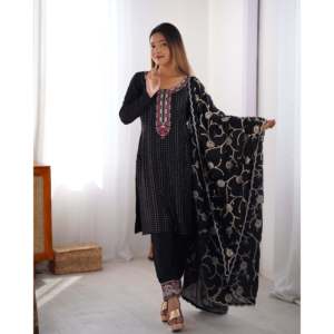 Women's Beautiful Party Wear XL <b>Suit</b> Set with Thread and Sequence Work - Product Image 4